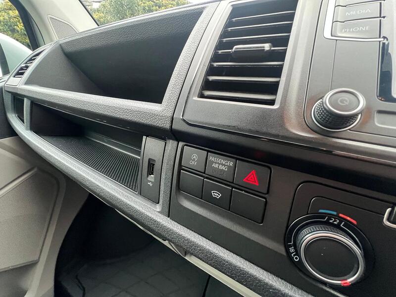 VOLKSWAGEN TRANSPORTER